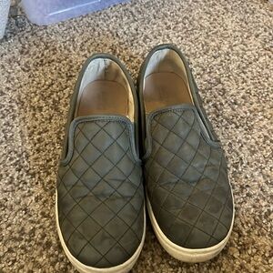 Mossimo slide shoe, green quilted, size 6.5